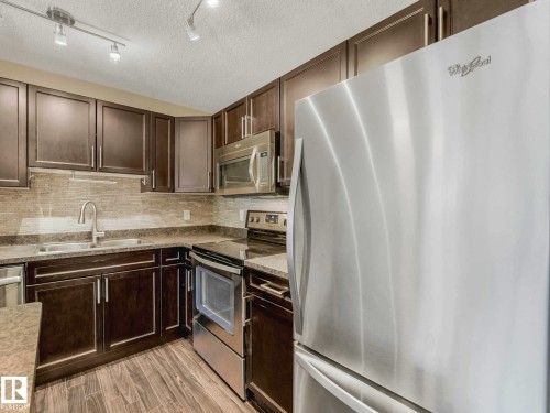 24 4029 Orchards Drive, Edmonton, AB - Indoor Photo Showing Kitchen With Stainless Steel Kitchen With Double Sink With Upgraded Kitchen