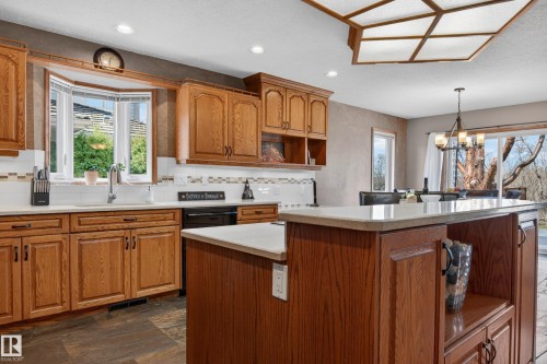 474 Riverpark Drive, Fort Saskatchewan, AB - Indoor Photo Showing Kitchen