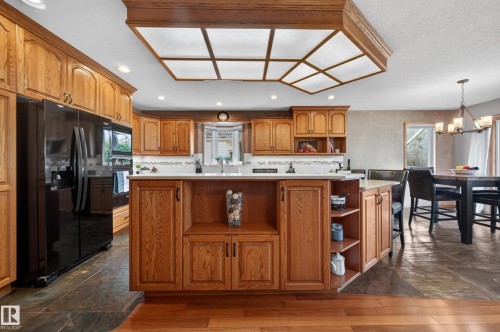 474 Riverpark Drive, Fort Saskatchewan, AB - Indoor Photo Showing Kitchen