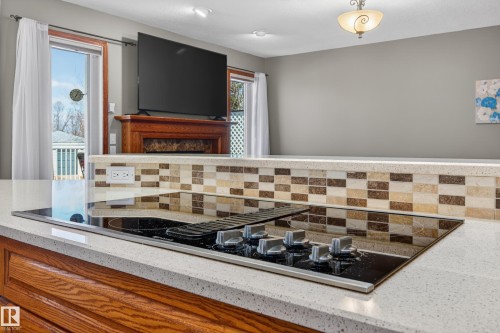 474 Riverpark Drive, Fort Saskatchewan, AB - Indoor Photo Showing Kitchen