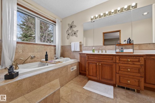 474 Riverpark Drive, Fort Saskatchewan, AB - Indoor Photo Showing Bathroom