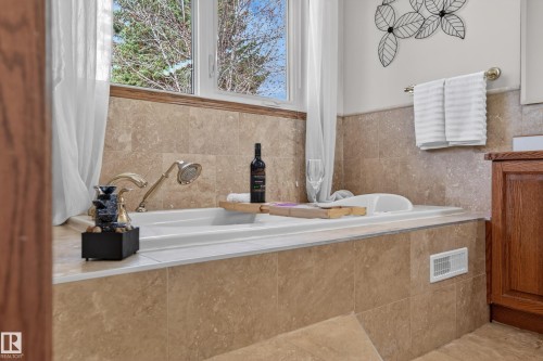 474 Riverpark Drive, Fort Saskatchewan, AB - Indoor Photo Showing Bathroom