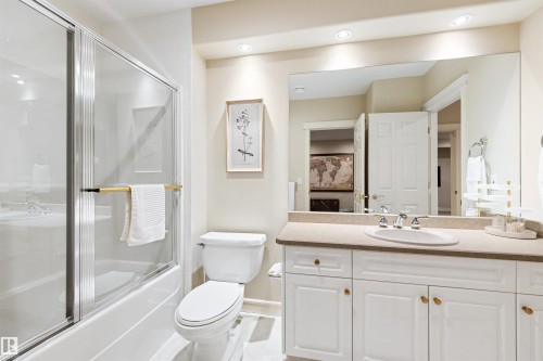 607 Dartmouth Point(E), Edmonton, AB - Indoor Photo Showing Bathroom