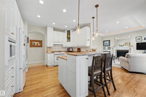 607 Dartmouth Point(E), Edmonton, AB - Indoor Photo Showing Kitchen With Upgraded Kitchen