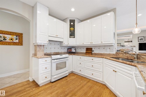 607 Dartmouth Point(E), Edmonton, AB - Indoor Photo Showing Kitchen With Double Sink