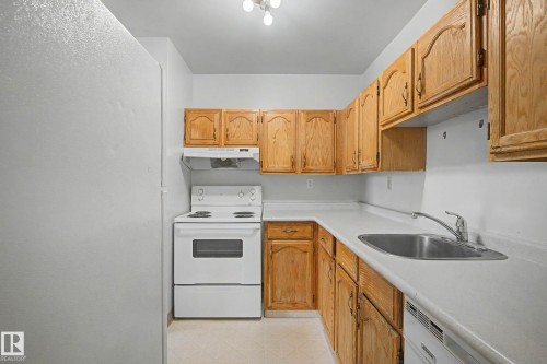 608 10125 109 Street, Edmonton, AB - Indoor Photo Showing Kitchen