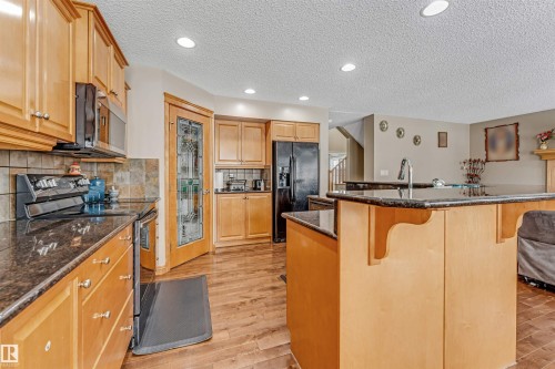 3236 26 Avenue, Edmonton, AB - Indoor Photo Showing Kitchen