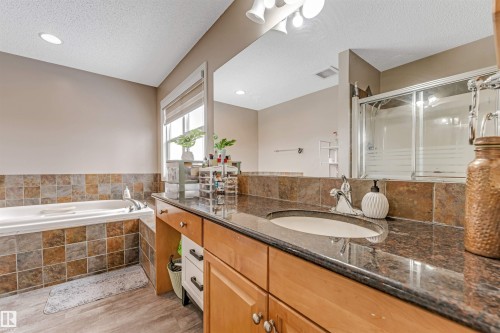 3236 26 Avenue, Edmonton, AB - Indoor Photo Showing Bathroom