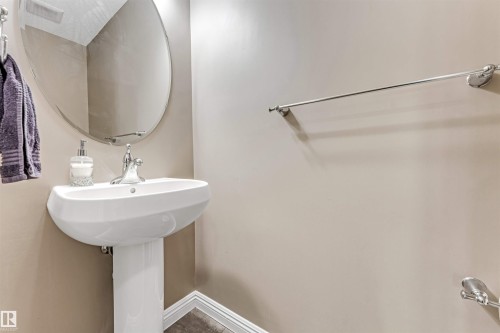 3236 26 Avenue, Edmonton, AB - Indoor Photo Showing Bathroom