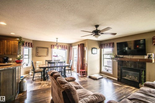 Open-concept living space featuring wood-finish flooring, a ceiling fan, and recessed lighting - 5121 52 Ave, St. Paul Town, AB - Indoor Photo Showing Living Room With Fireplace