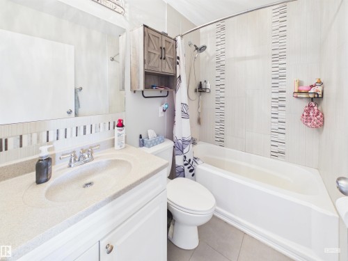 8919 95 Avenue, Fort Saskatchewan, AB - Indoor Photo Showing Bathroom