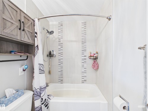 8919 95 Avenue, Fort Saskatchewan, AB - Indoor Photo Showing Bathroom