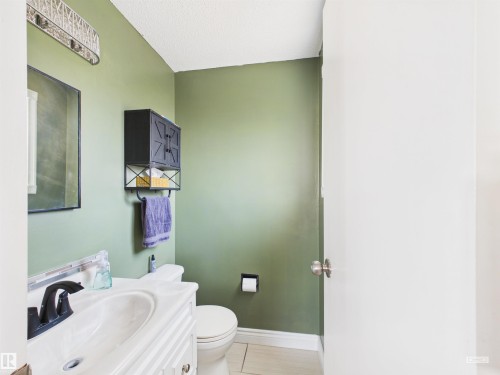 8919 95 Avenue, Fort Saskatchewan, AB - Indoor Photo Showing Bathroom