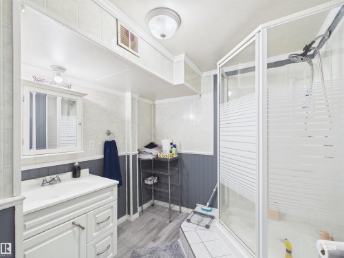 8919 95 Avenue, Fort Saskatchewan, AB - Indoor Photo Showing Bathroom