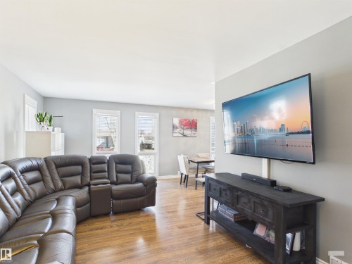 8919 95 Avenue, Fort Saskatchewan, AB - Indoor Photo Showing Living Room
