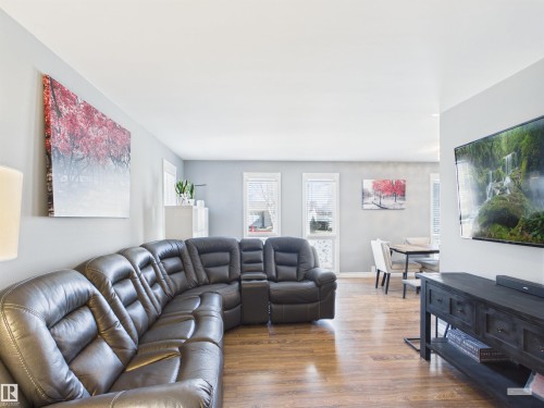 8919 95 Avenue, Fort Saskatchewan, AB - Indoor Photo Showing Living Room