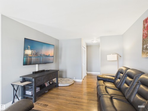 8919 95 Avenue, Fort Saskatchewan, AB - Indoor Photo Showing Living Room