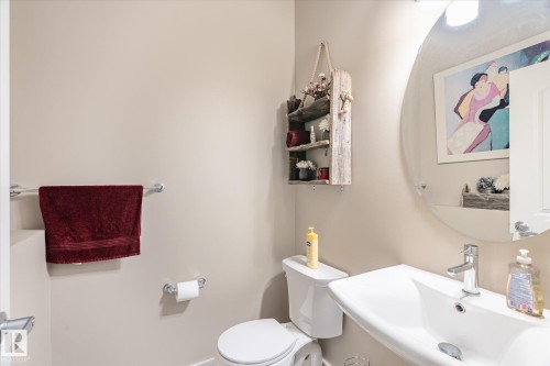 2819 Maple Way, Edmonton, AB - Indoor Photo Showing Bathroom