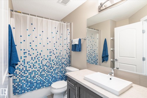 2819 Maple Way, Edmonton, AB - Indoor Photo Showing Bathroom