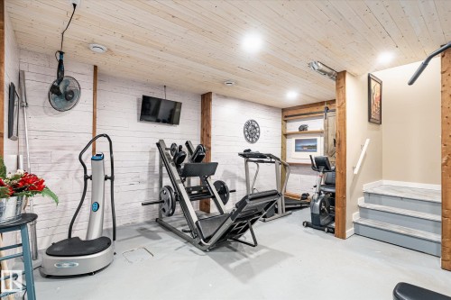 2819 Maple Way, Edmonton, AB - Indoor Photo Showing Gym Room