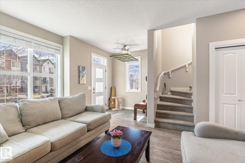 2819 Maple Way, Edmonton, AB - Indoor Photo Showing Living Room