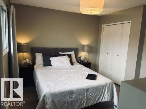 8009 97 Avenue, Fort Saskatchewan, AB - Indoor Photo Showing Bedroom