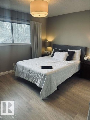 8009 97 Avenue, Fort Saskatchewan, AB - Indoor Photo Showing Bedroom