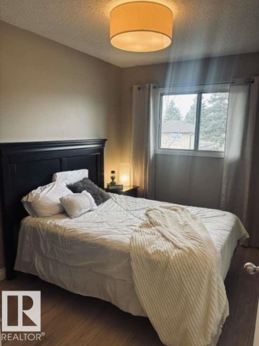8009 97 Avenue, Fort Saskatchewan, AB - Indoor Photo Showing Bedroom