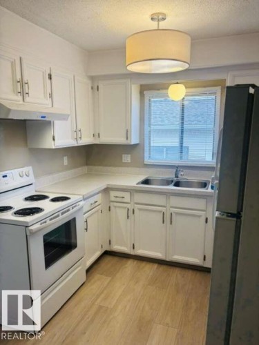 8009 97 Avenue, Fort Saskatchewan, AB - Indoor Photo Showing Kitchen With Double Sink