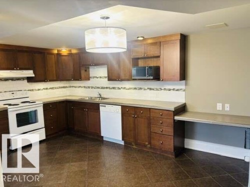 8009 97 Avenue, Fort Saskatchewan, AB - Indoor Photo Showing Kitchen