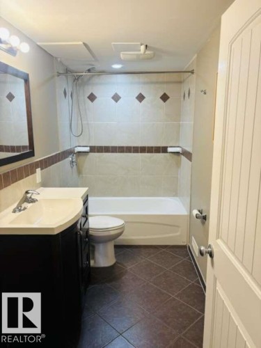 8009 97 Avenue, Fort Saskatchewan, AB - Indoor Photo Showing Bathroom