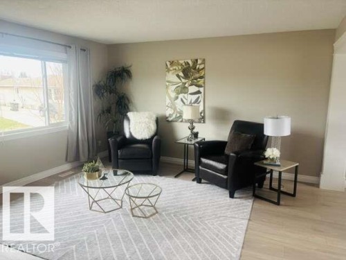 8009 97 Avenue, Fort Saskatchewan, AB - Indoor Photo Showing Living Room