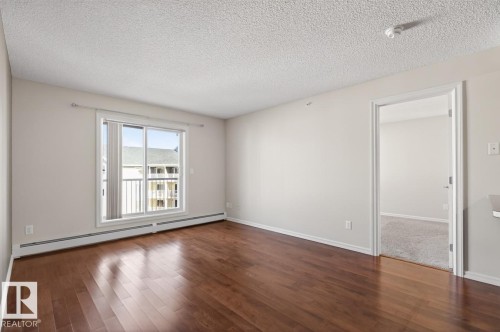 404 2204 44 Avenue, Edmonton, AB - Indoor Photo Showing Other Room