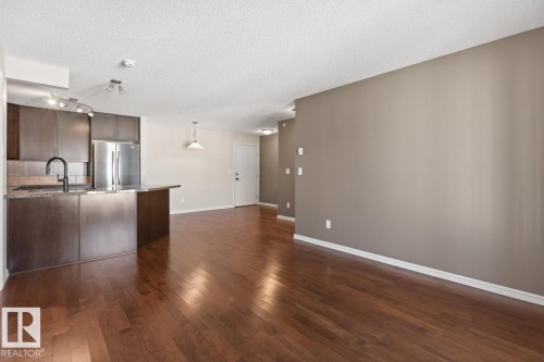 404 2204 44 Avenue, Edmonton, AB - Indoor Photo Showing Kitchen With Upgraded Kitchen