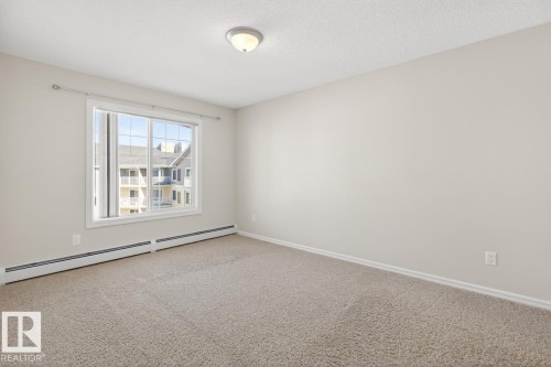 404 2204 44 Avenue, Edmonton, AB - Indoor Photo Showing Other Room