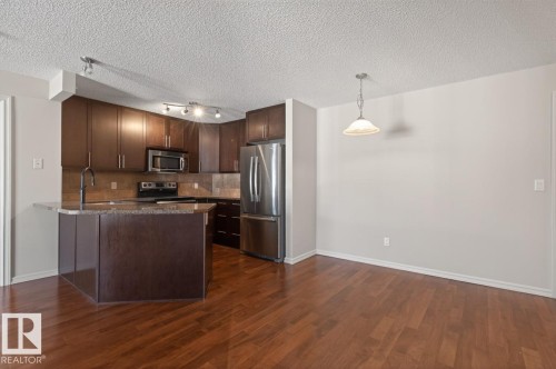 404 2204 44 Avenue, Edmonton, AB - Indoor Photo Showing Kitchen
