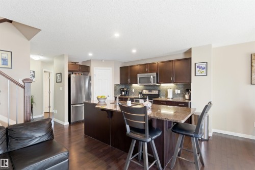 3039 Harvey Cr, Edmonton, AB - Indoor Photo Showing Kitchen