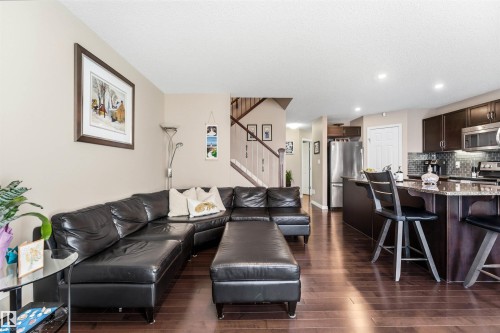 3039 Harvey Cr, Edmonton, AB - Indoor Photo Showing Living Room