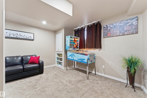 3039 Harvey Cr, Edmonton, AB - Indoor