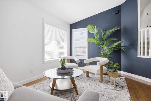 7 Hawthorne Crescent, St. Albert, AB - Indoor Photo Showing Living Room