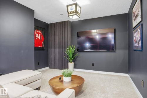 7 Hawthorne Crescent, St. Albert, AB - Indoor Photo Showing Living Room