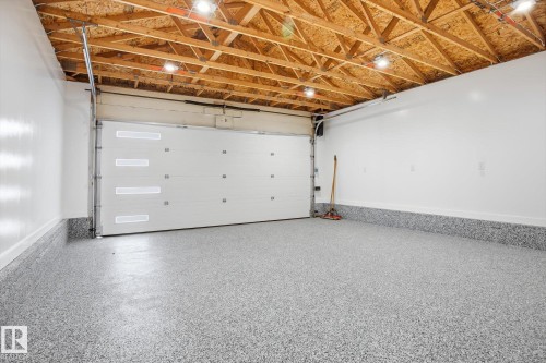 7 Hawthorne Crescent, St. Albert, AB - Indoor Photo Showing Garage