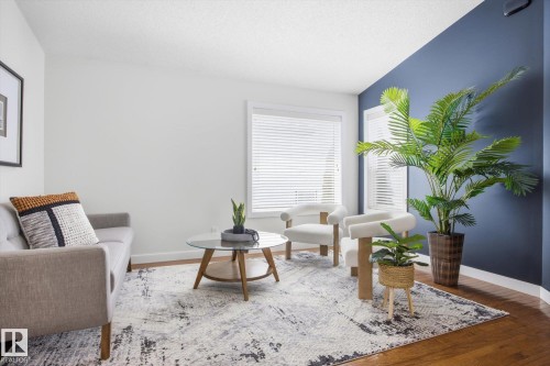 7 Hawthorne Crescent, St. Albert, AB - Indoor Photo Showing Living Room