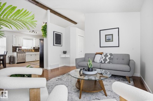 7 Hawthorne Crescent, St. Albert, AB - Indoor Photo Showing Living Room