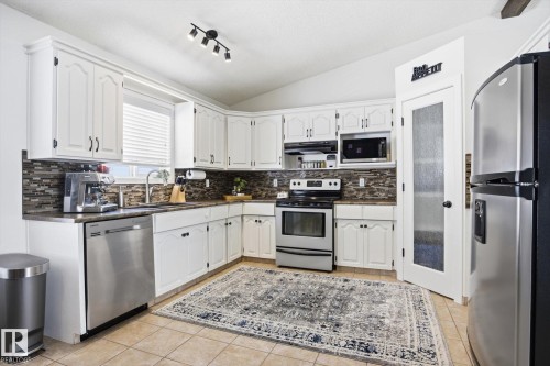 7 Hawthorne Crescent, St. Albert, AB - Indoor Photo Showing Kitchen