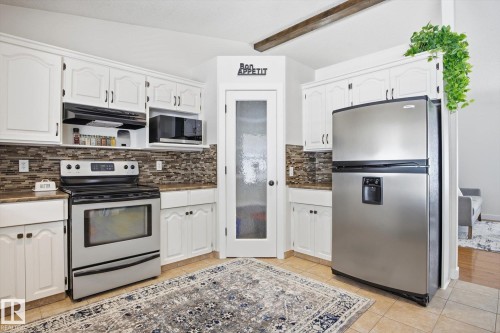 7 Hawthorne Crescent, St. Albert, AB - Indoor Photo Showing Kitchen