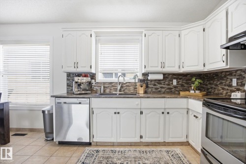 7 Hawthorne Crescent, St. Albert, AB - Indoor Photo Showing Kitchen