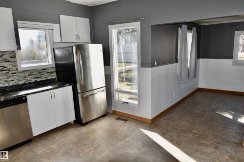 4629 46 Avenue, St. Paul Town, AB - Indoor Photo Showing Kitchen