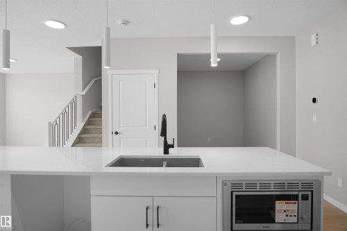 7113 51 Avenue, Beaumont, AB - Indoor Photo Showing Kitchen