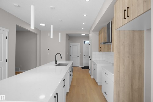 7113 51 Avenue, Beaumont, AB - Indoor